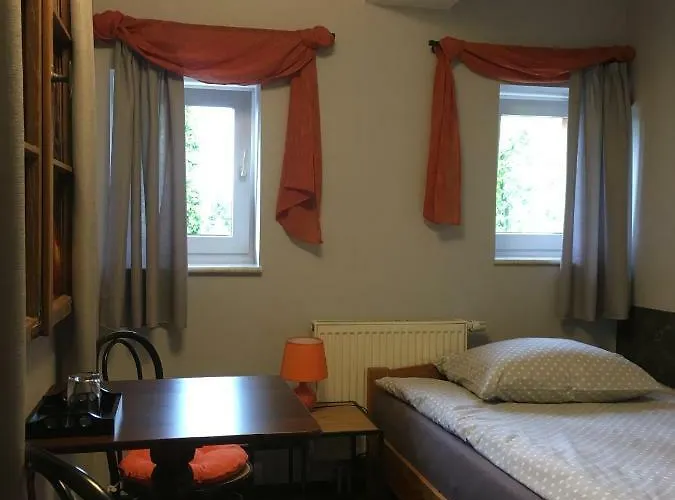 Hotelowe Dux Bed & Breakfast 3*